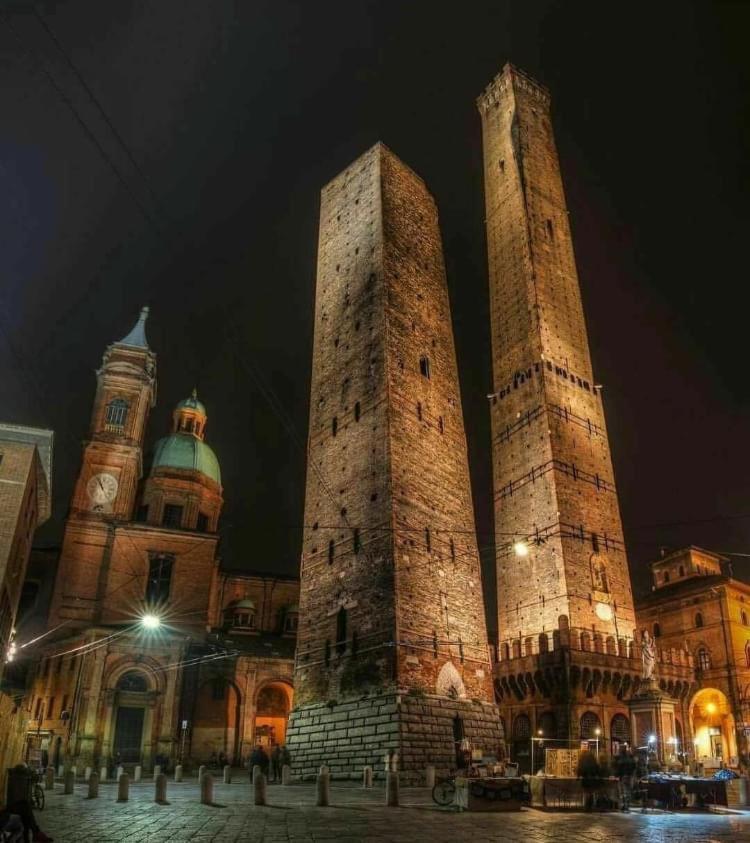 Home 2 Torri Bologna Luaran gambar